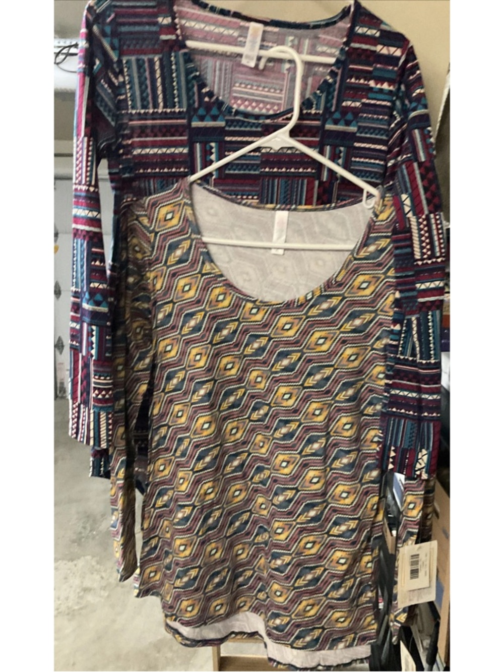Lot of 2 LulaRoe LYNNAE Long Sleeve Scoop Neck Patterned Tunic Top XS NWTs